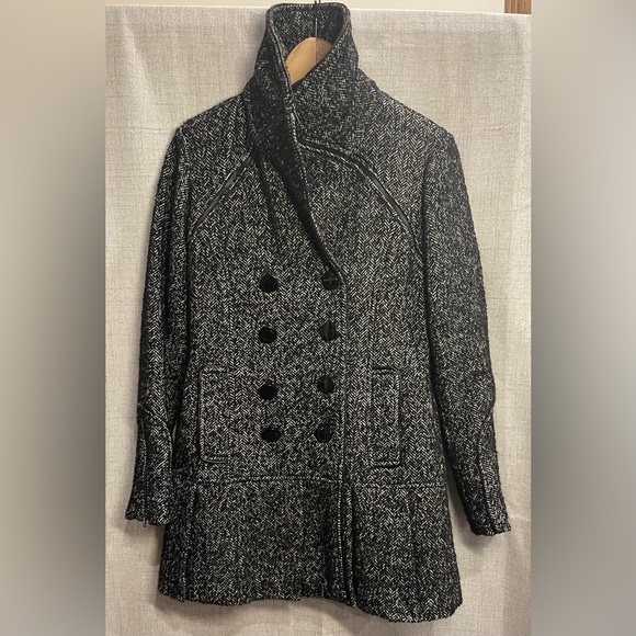 GUESS grey & black wool coat w/faux leather, zipper, and ruffle details. XS - Picture 6 of 15